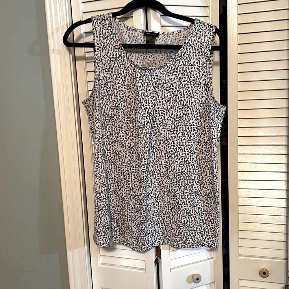 Ann Taylor work top size medium